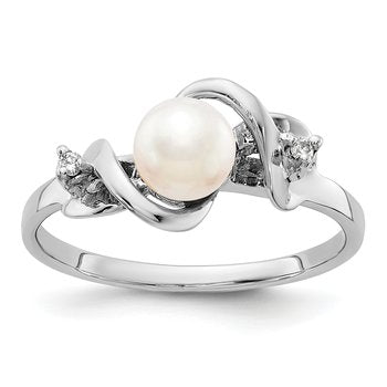 14k White Gold 5.5mm FW Cultured Pearl VS Diamond ring