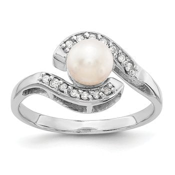 14k White Gold 5.5mm FW Cultured Pearl VS Diamond ring